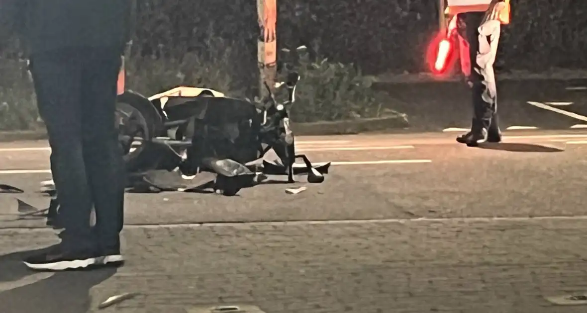 Scooterrijder gewond bij botsing tegen auto - Foto 2