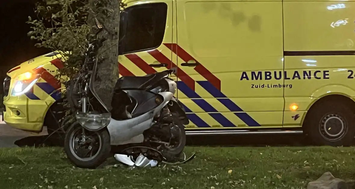 Scooterrijder gewond bij botsing tegen auto - Foto 3