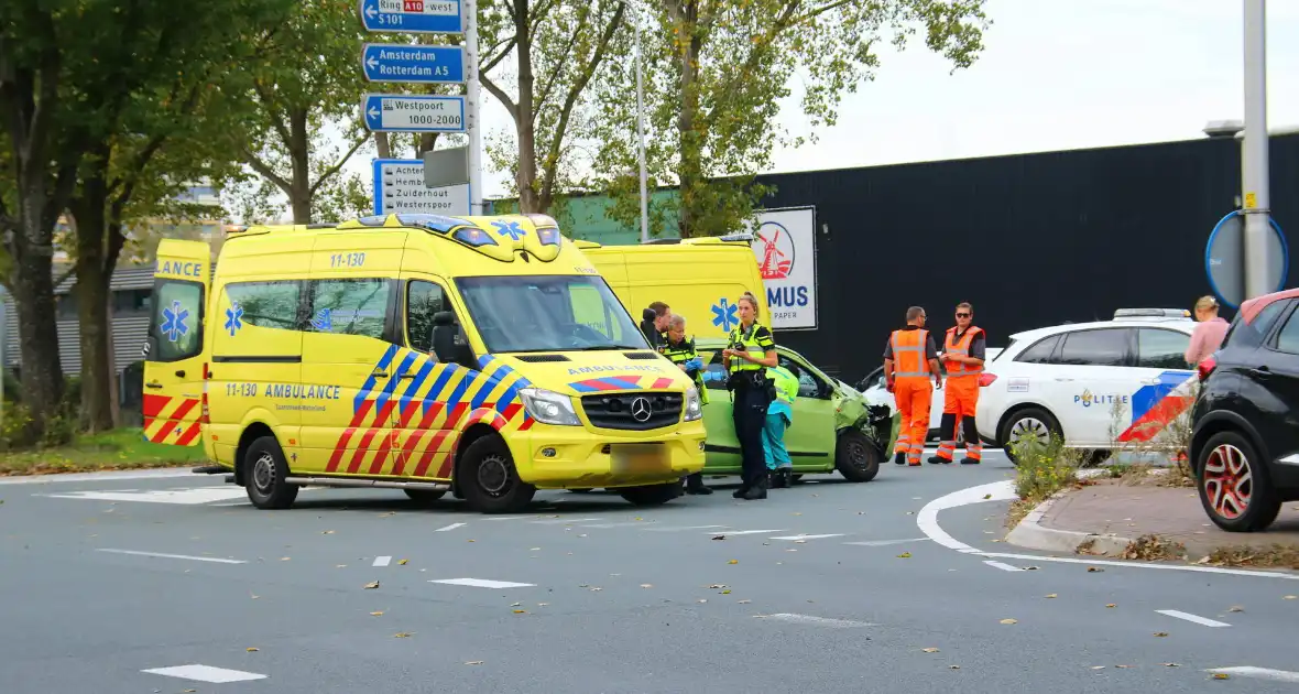 Persoon bekneld na ongeval op kruising