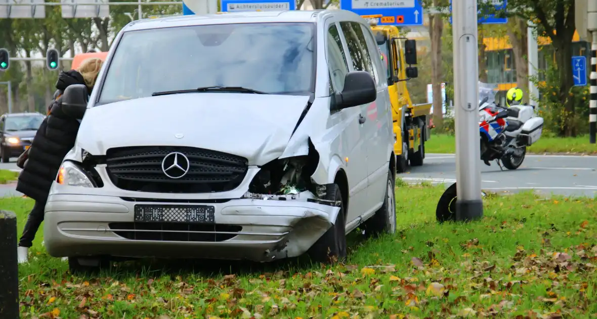 Persoon bekneld na ongeval op kruising - Foto 3