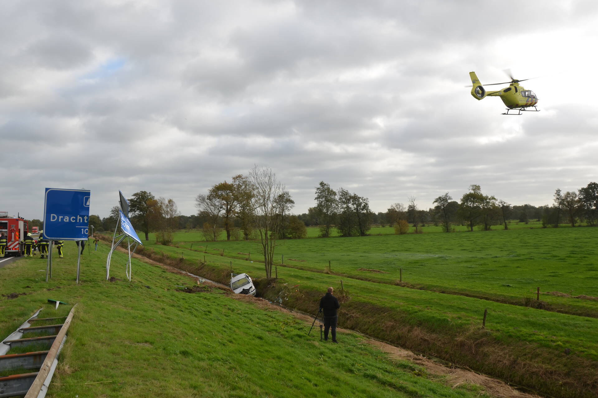 Auto Raakt Van De Weg Ramt Verkeersbord En Belandt In Sloot 112 Nu Nl