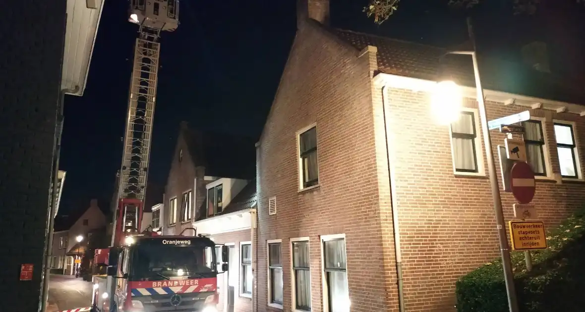 Brandweer controleert schoorsteen op mogelijke brand