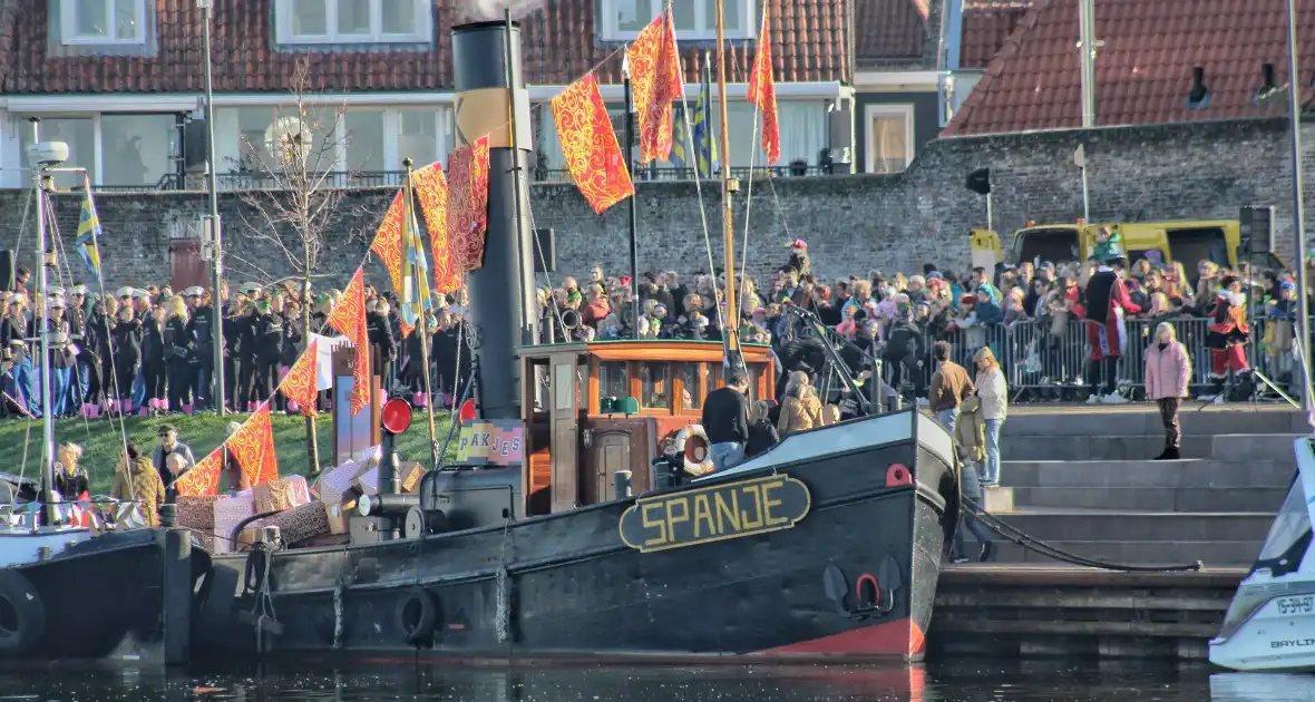 Grote drukte bij Sinterklaas intocht - Foto 10