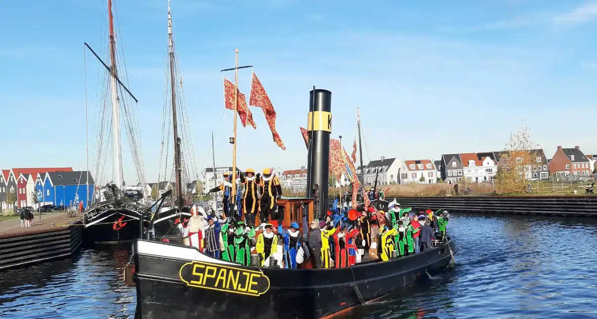 Grote drukte bij Sinterklaas intocht - Foto 2