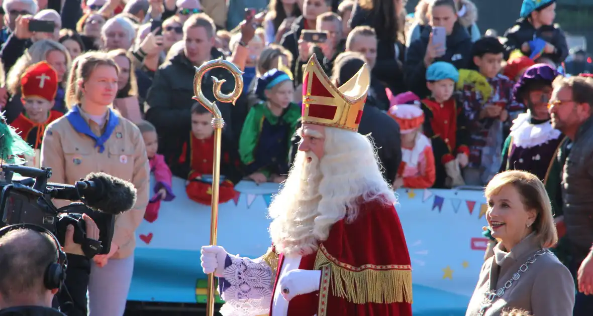 Sinterklaas komt aan in Nederland - Foto 10