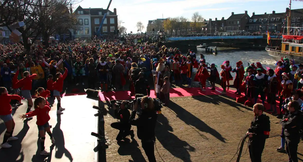 Sinterklaas komt aan in Nederland - Foto 11
