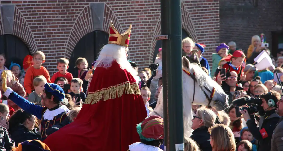 Sinterklaas komt aan in Nederland - Foto 17