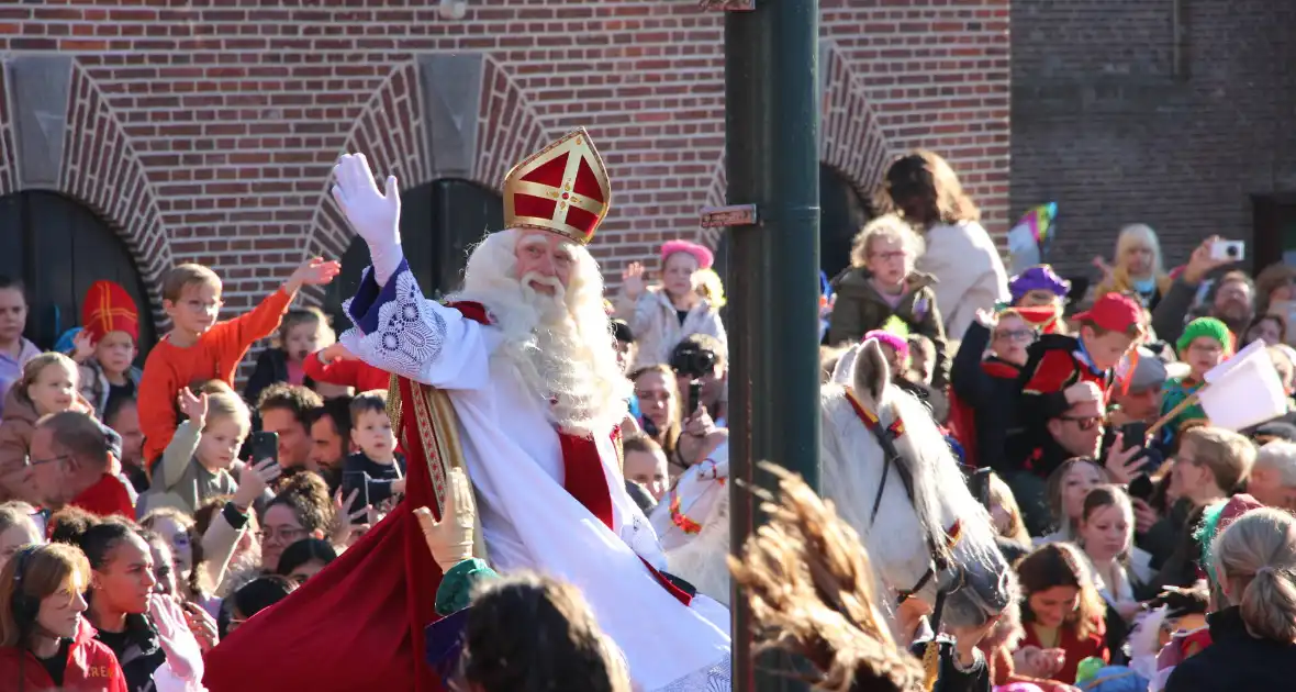 Sinterklaas komt aan in Nederland - Foto 18