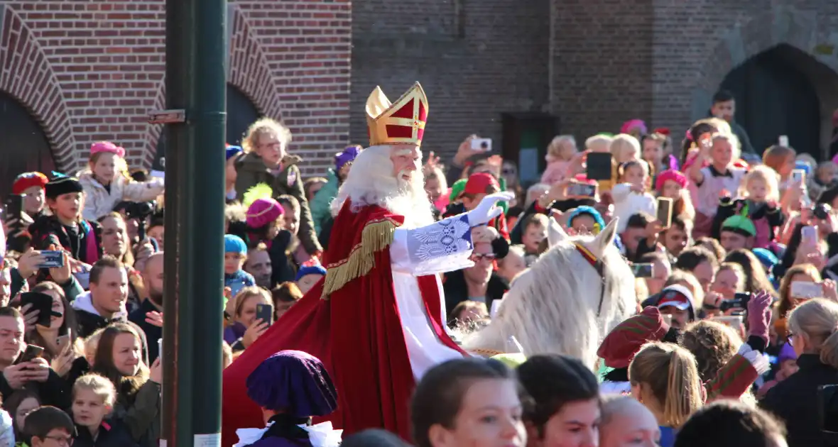 Sinterklaas komt aan in Nederland - Foto 19