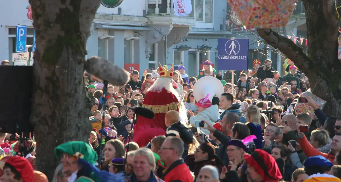 Sinterklaas komt aan in Nederland - Foto 20