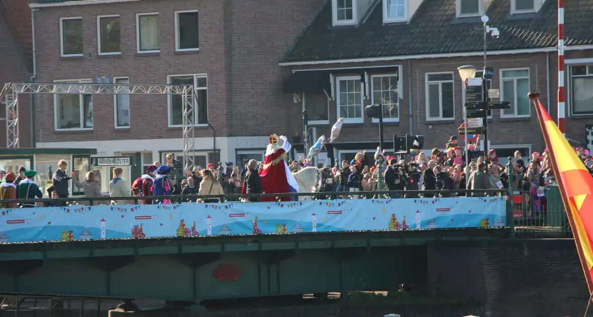 Sinterklaas komt aan in Nederland - Foto 23