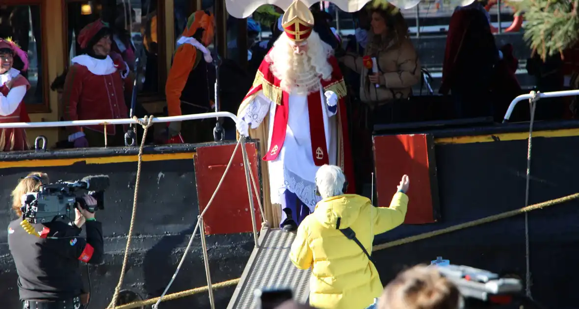 Sinterklaas komt aan in Nederland - Foto 3