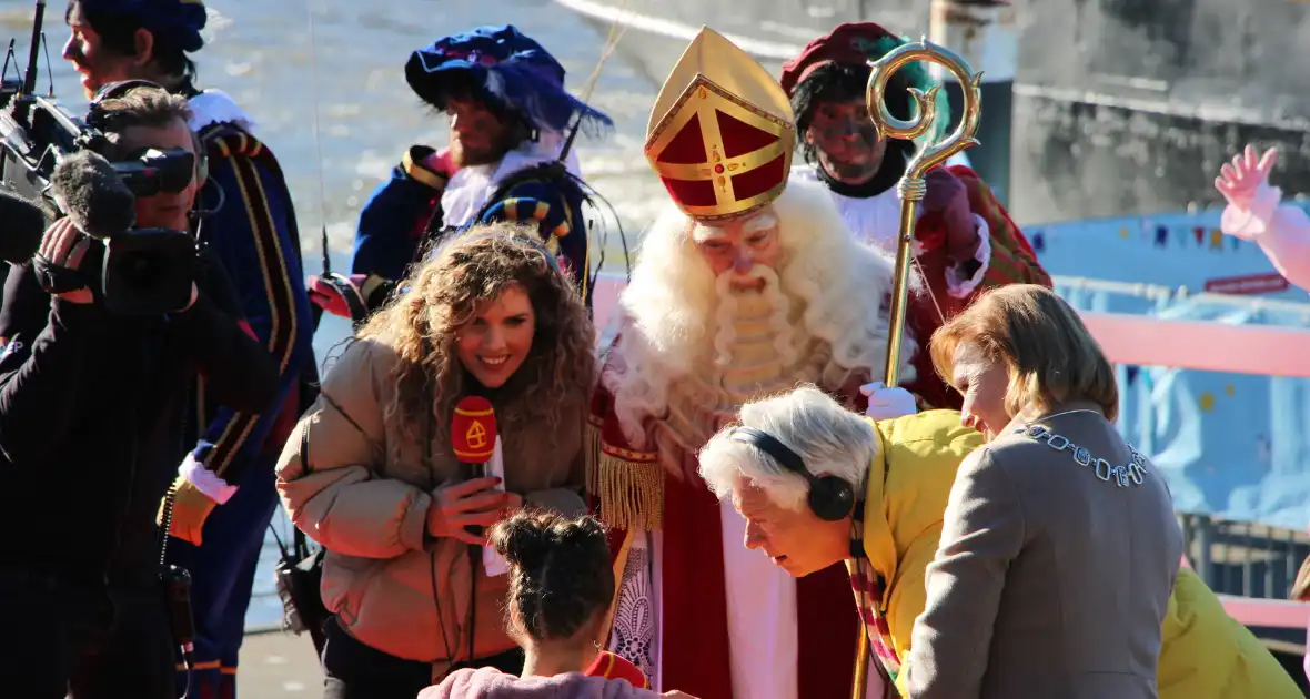 Sinterklaas komt aan in Nederland - Foto 8