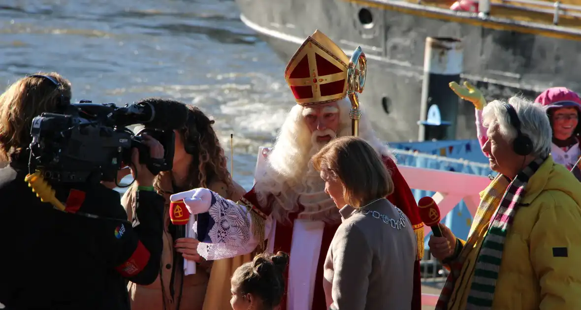 Sinterklaas komt aan in Nederland - Foto 9