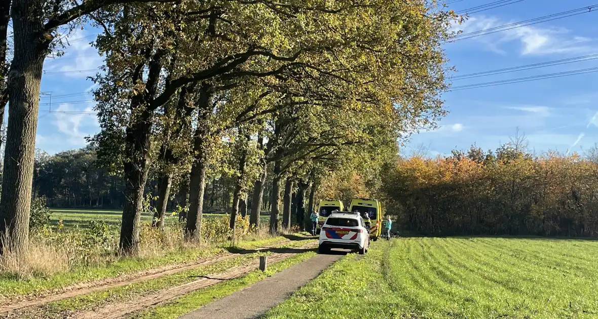 Wielrenner gewond bij botsing - Foto 1