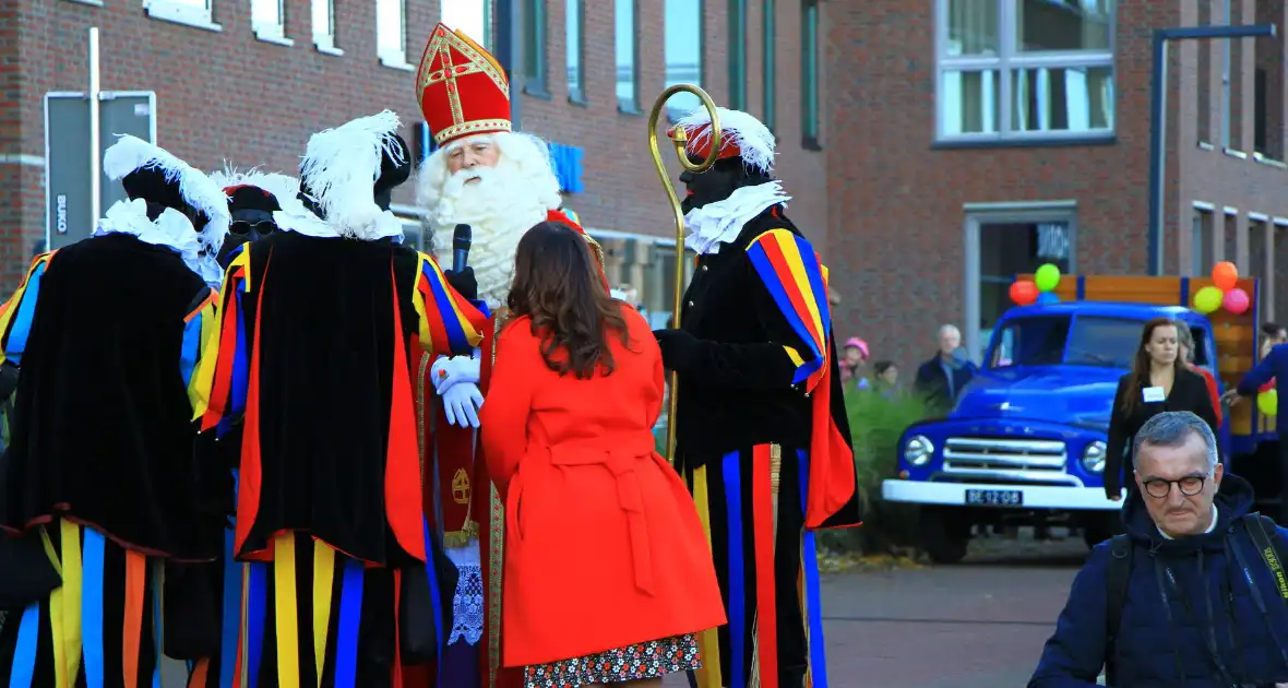 Sinterklaas zet voet aan wal - Foto 6