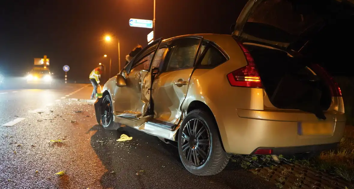 Veel schade bij ongeval tussen bestelbus en auto