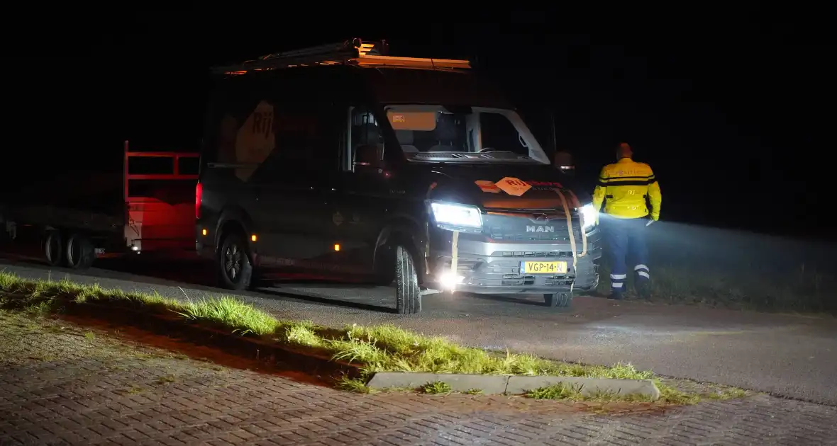 Veel schade bij ongeval tussen bestelbus en auto - Foto 7