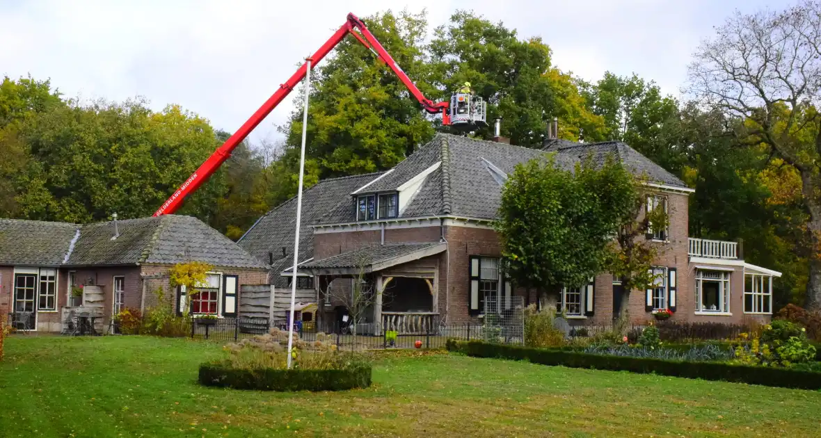 Schoorsteenbrand bij kampeerboerderij De Houtkamp