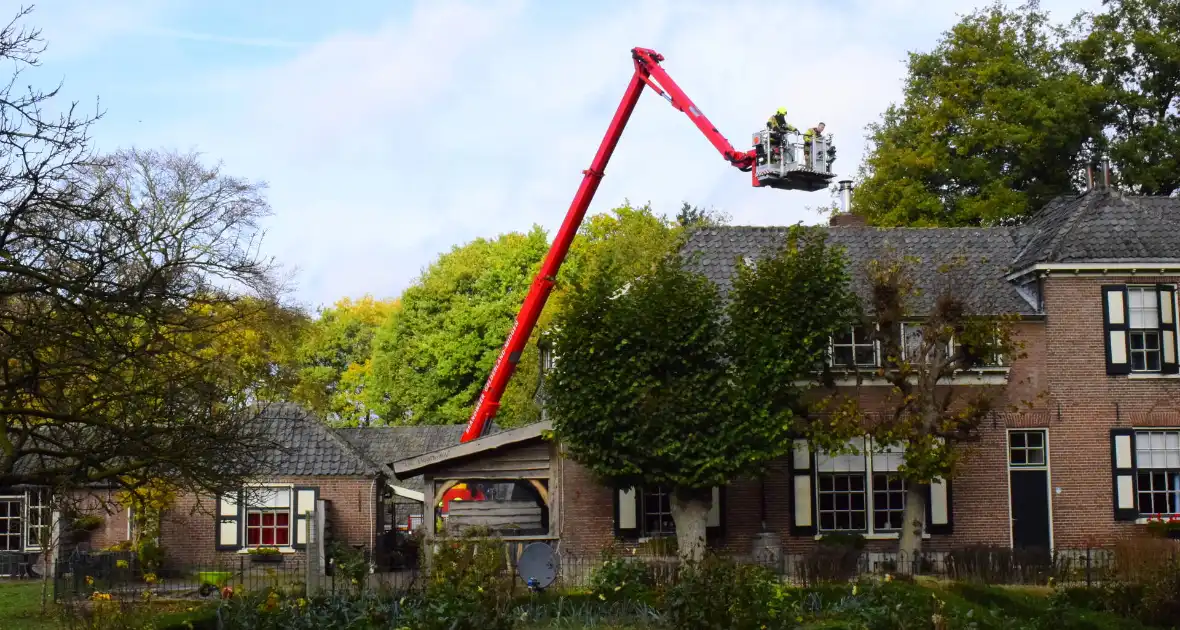 Schoorsteenbrand bij kampeerboerderij De Houtkamp - Foto 1