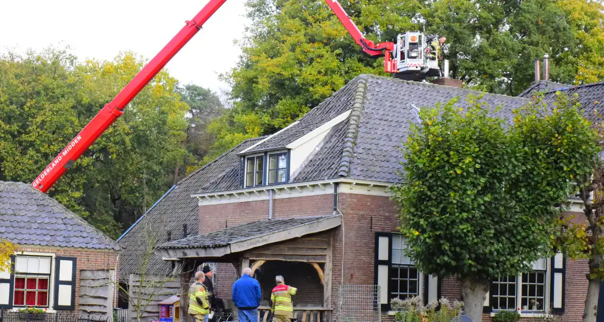 Schoorsteenbrand bij kampeerboerderij De Houtkamp - Foto 6