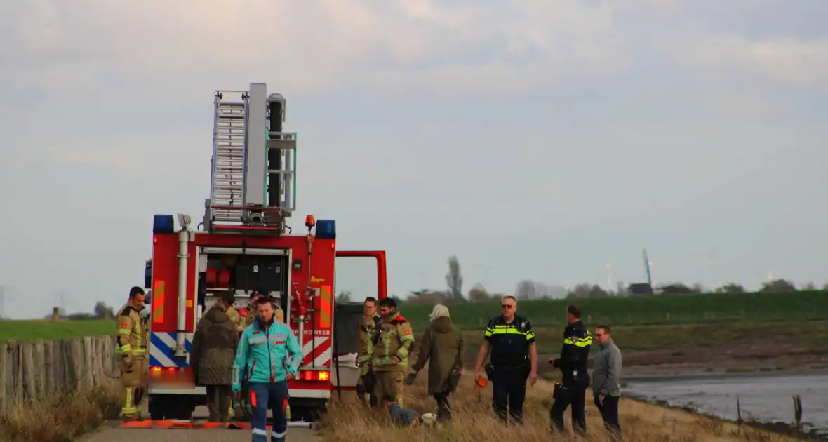 Mensen en hond vast op zandplaat - Foto 6