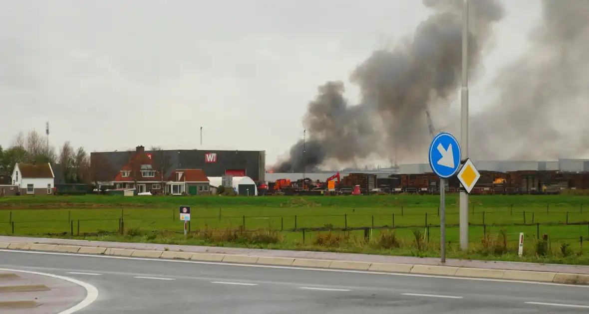 Zeer grote brand in loods