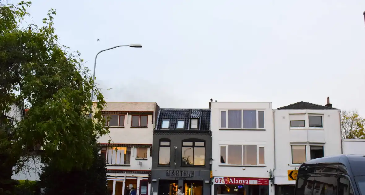 Brand in bijgebouw achter fietsenwinkel - Foto 1