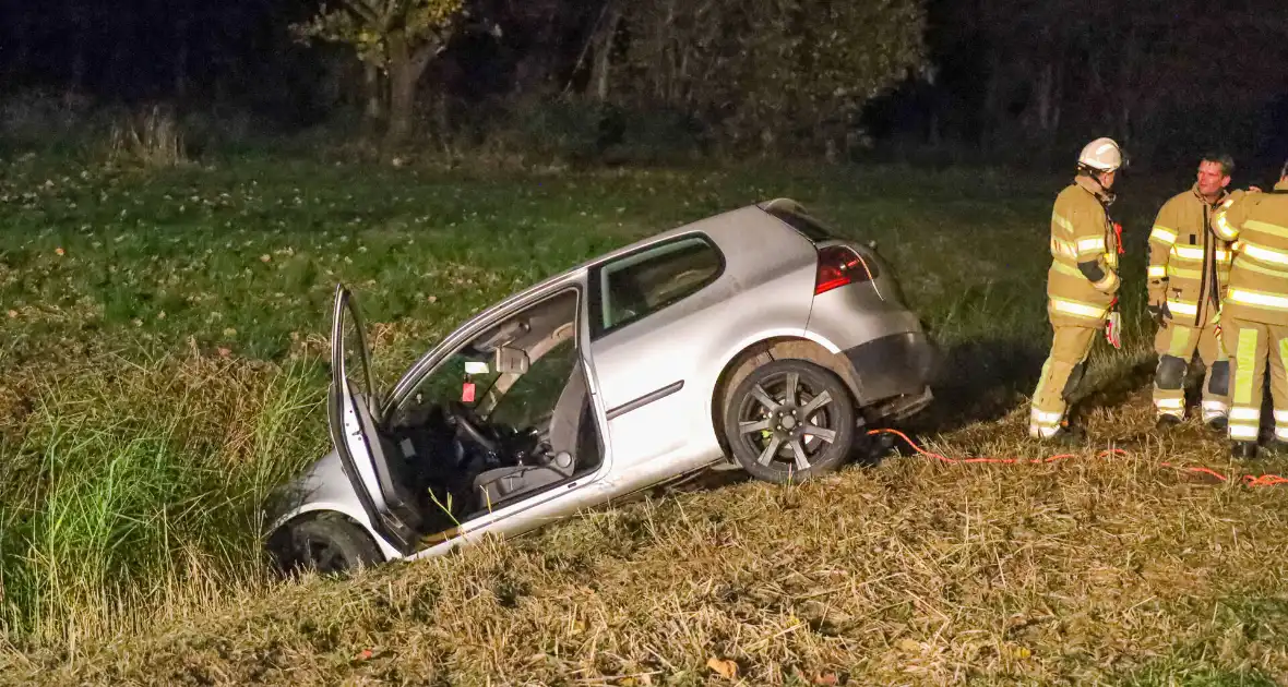 Auto in de sloot wie is de bestuurder - Foto 1