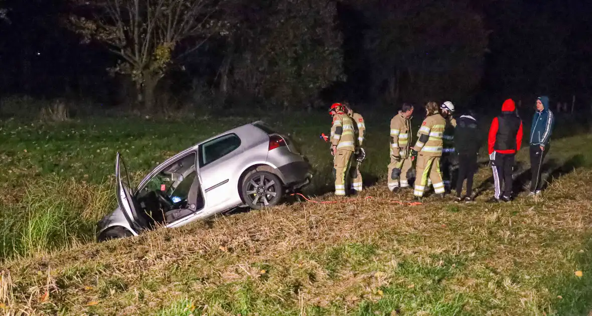 Auto in de sloot wie is de bestuurder - Foto 3