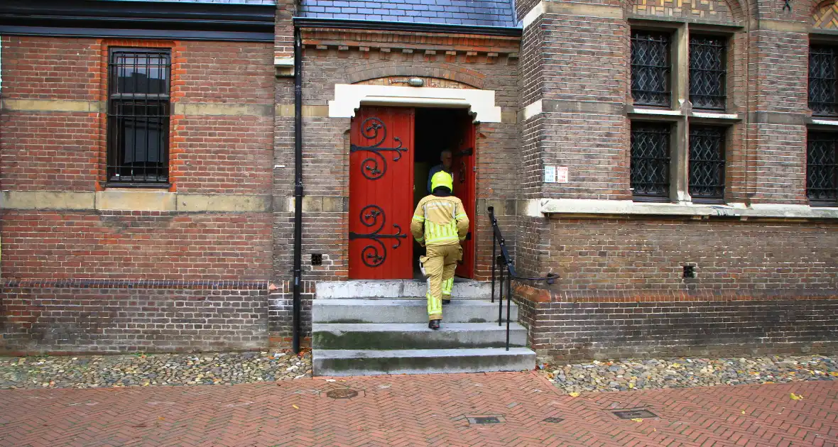 Brandweer doet onderzoek naar afgaan van rookalarm in Sint-Martinuskerk