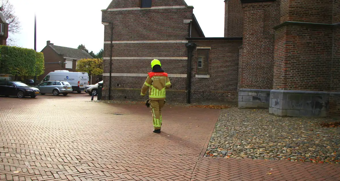 Brandweer doet onderzoek naar afgaan van rookalarm in Sint-Martinuskerk - Foto 4