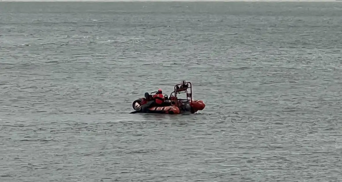 Vrouw uit het water gehaald - Foto 2