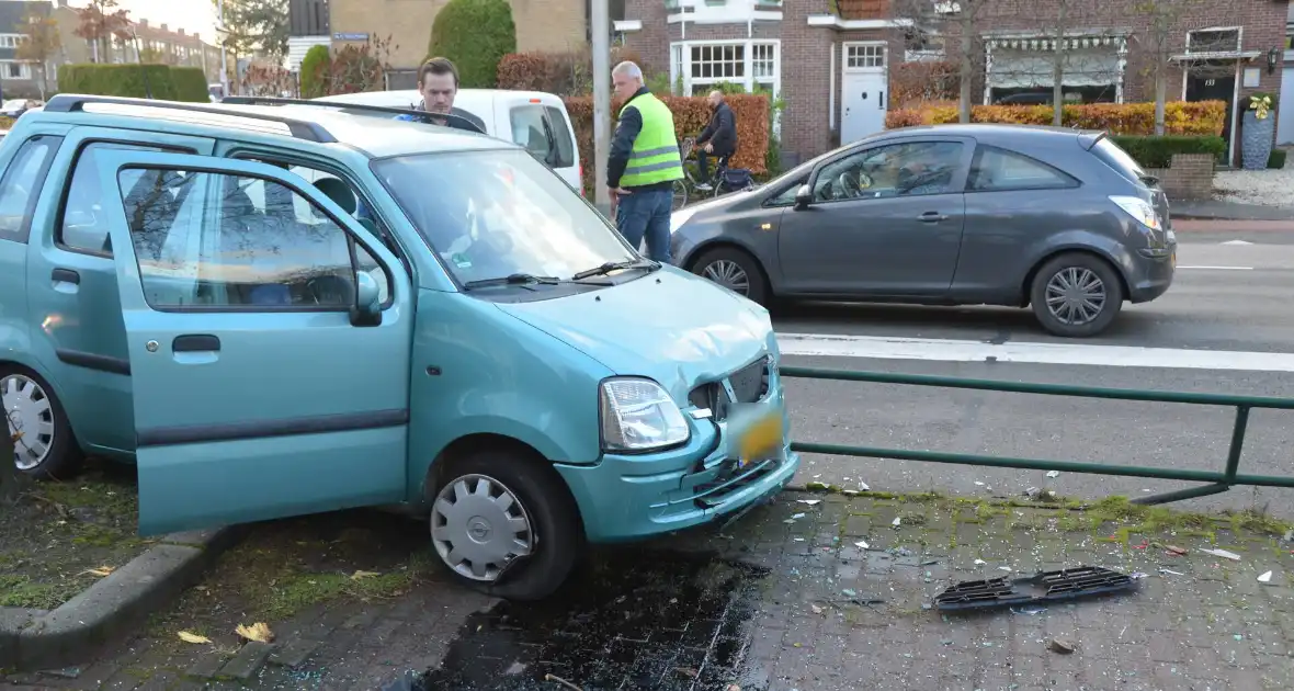 Veel schade bij kop-staart aanrijding - Foto 2