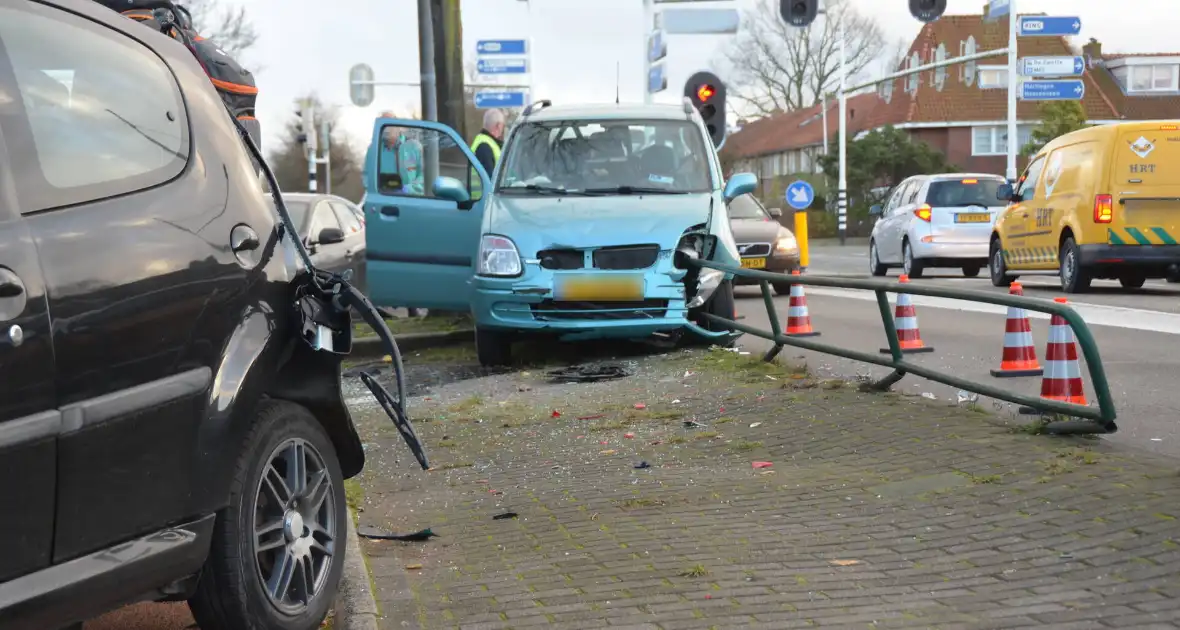 Veel schade bij kop-staart aanrijding - Foto 4