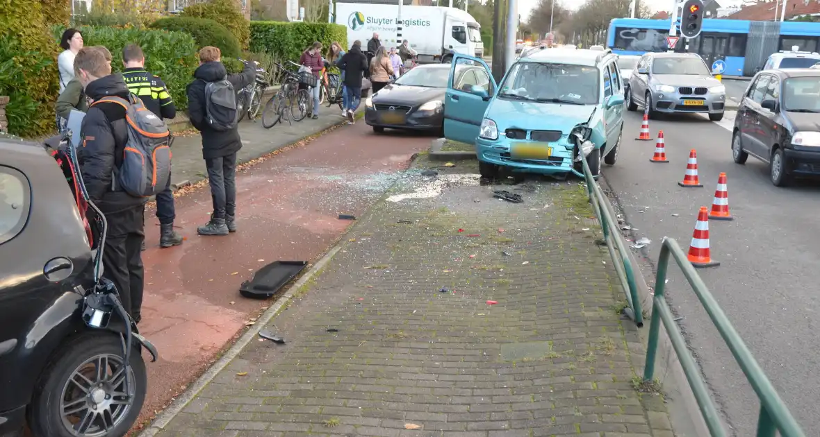 Veel schade bij kop-staart aanrijding - Foto 5