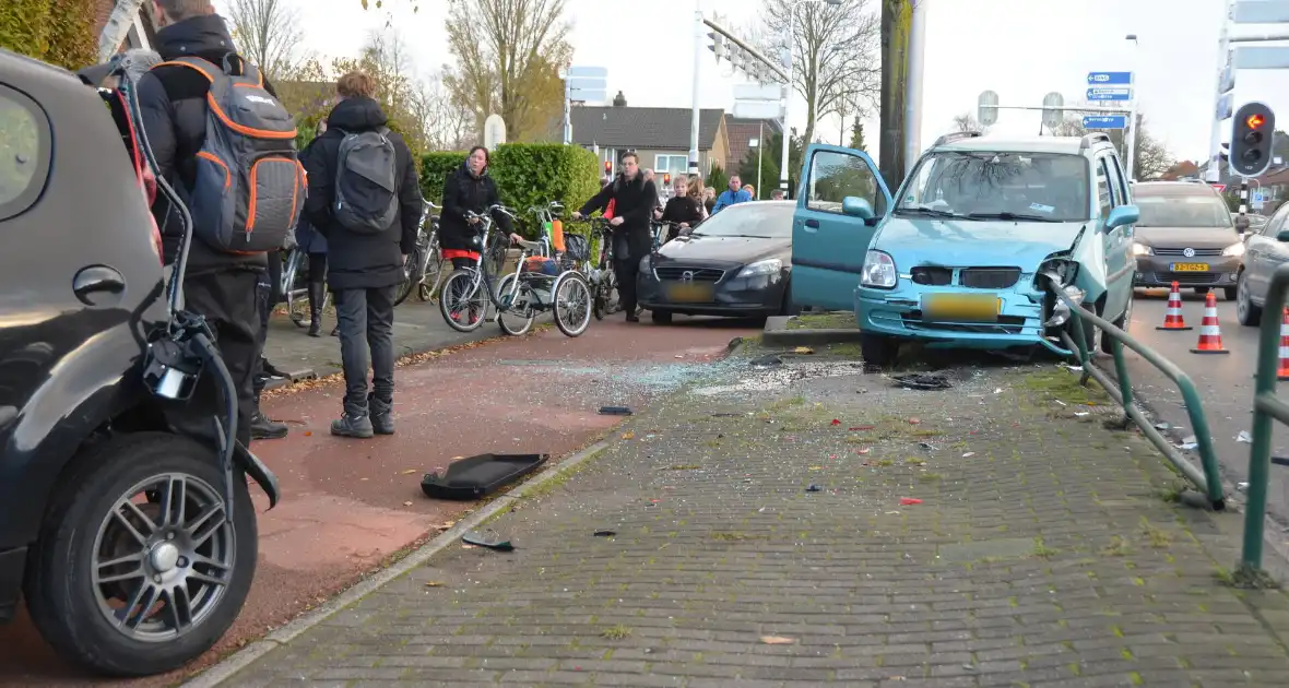 Veel schade bij kop-staart aanrijding - Foto 6