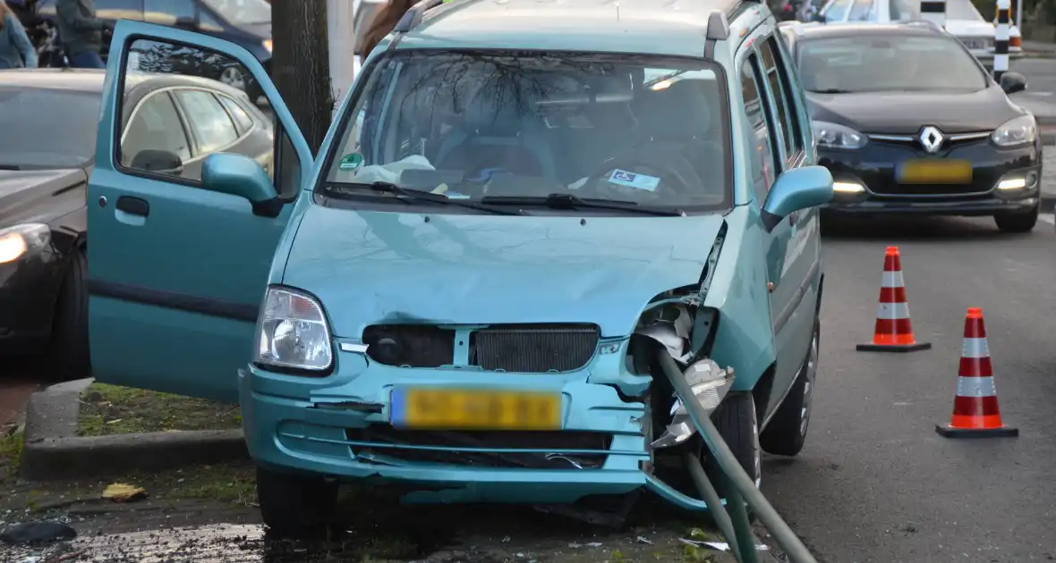 Veel schade bij kop-staart aanrijding - Foto 7