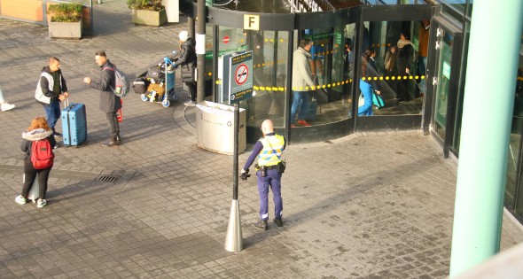 Schiphol Plaza ontruimd door incident met gevaarlijke stoffen - Afbeelding 2