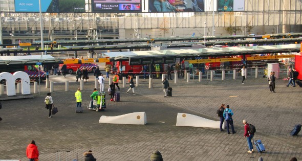 Schiphol Plaza ontruimd door incident met gevaarlijke stoffen - Afbeelding 3