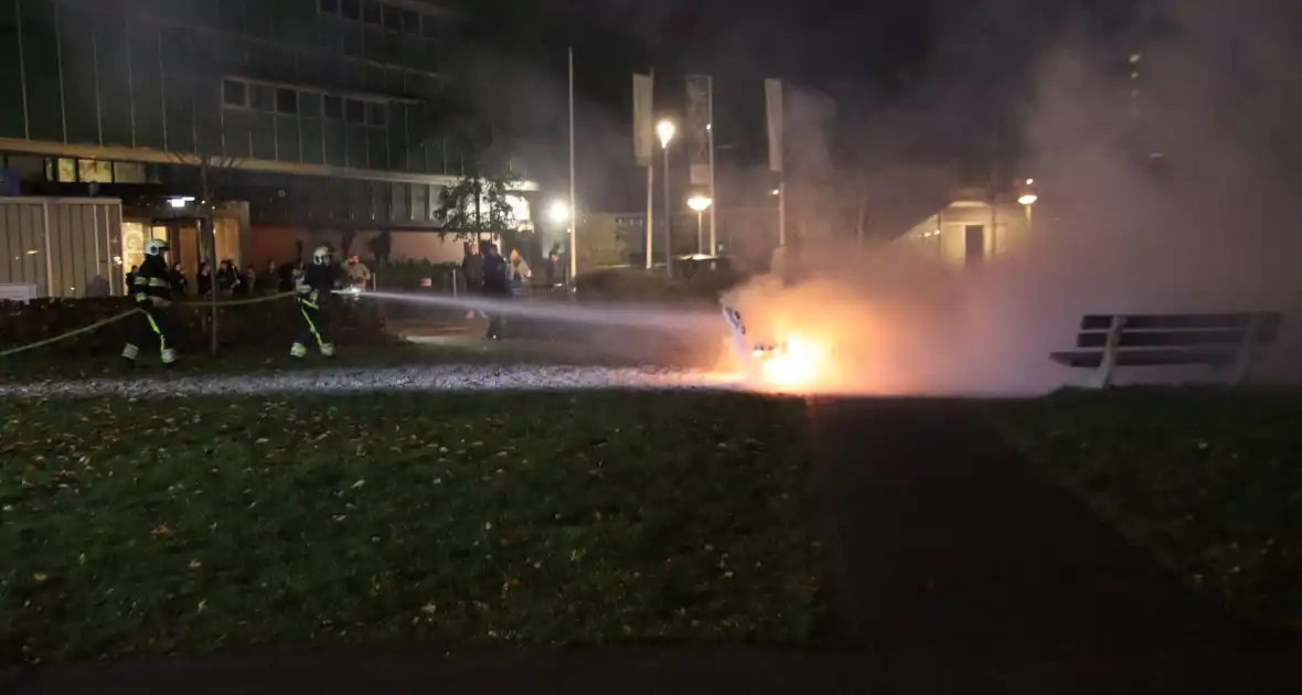 Gasfles ontploft en vliegt in brand