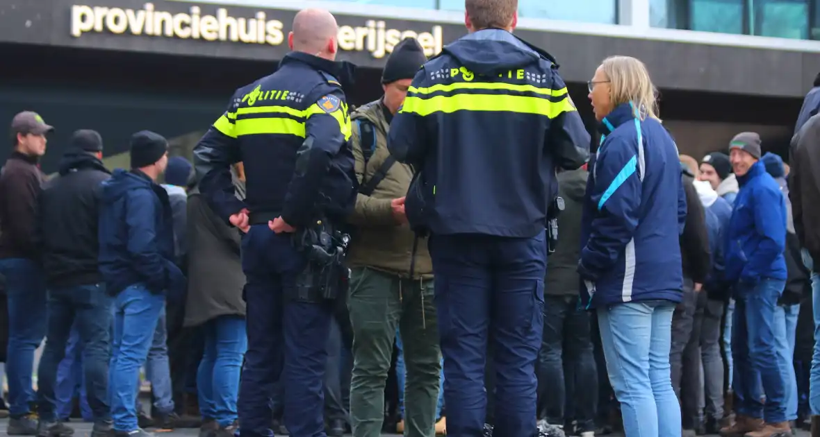 Meerdere actievoerders opgepakt bij boerenprotest - Foto 10