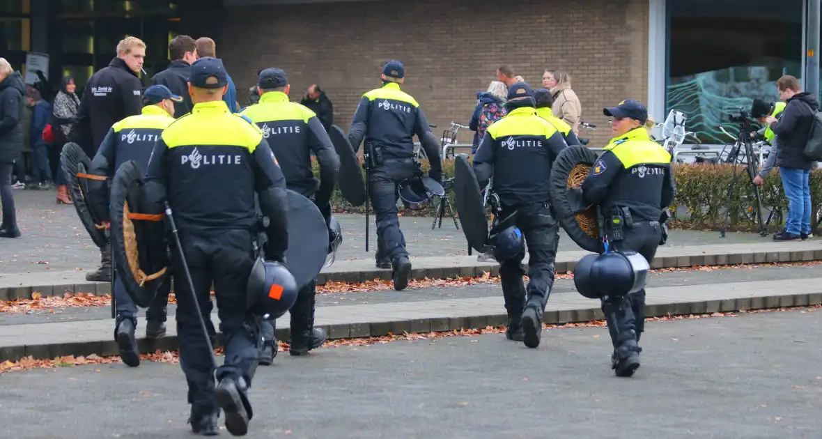 Meerdere actievoerders opgepakt bij boerenprotest - Foto 11