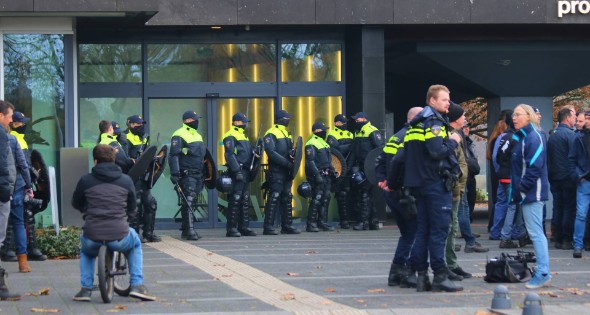 Meerdere actievoerders opgepakt bij boerenprotest - Afbeelding 12