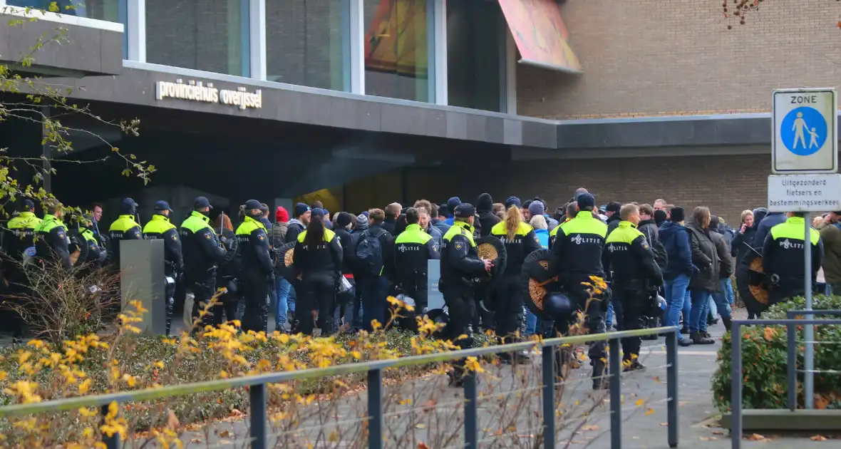 Meerdere actievoerders opgepakt bij boerenprotest - Foto 8