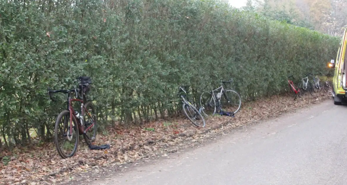 Wielrenner ernstig gewond na val - Foto 11