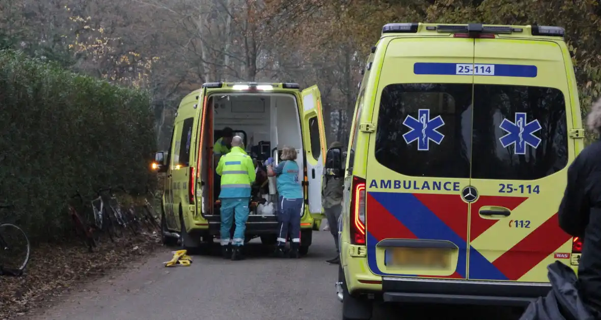 Wielrenner ernstig gewond na val - Foto 12