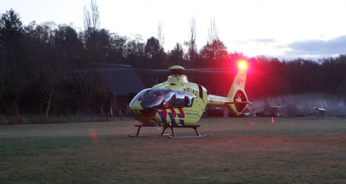 Traumahelikopter landt voor incident in woning, baby overleden - Foto 10