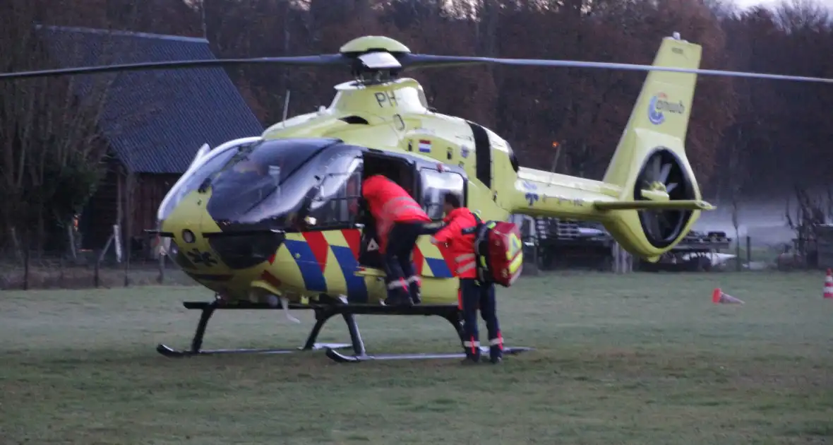 Traumahelikopter landt voor incident in woning, baby overleden - Foto 11