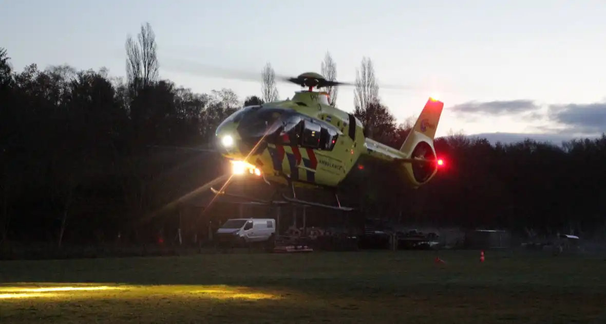 Traumahelikopter landt voor incident in woning, baby overleden - Foto 8